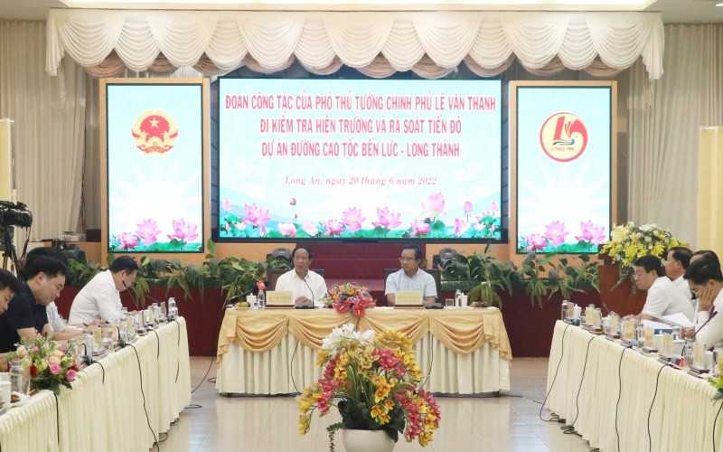 Quang cảnh buổi làm việc.