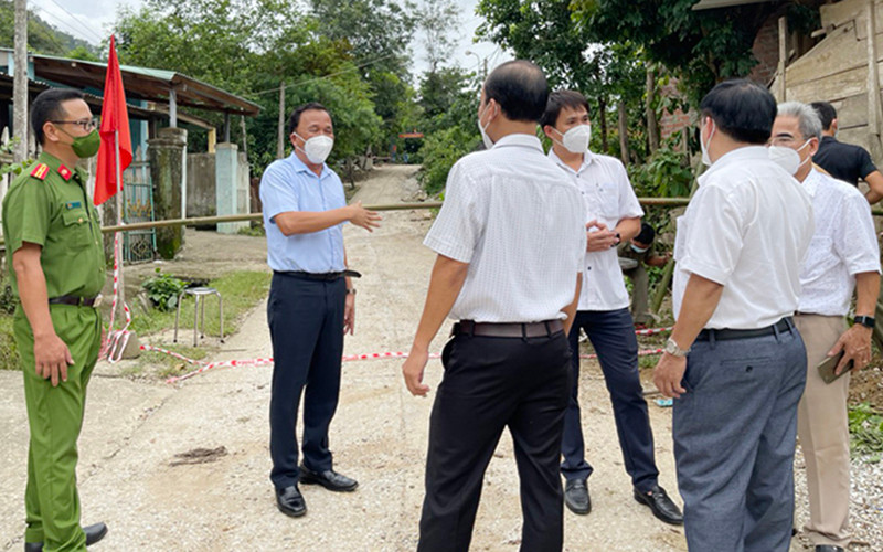 Huyện Nam Giang đã phong tỏa một số khu dân cư để dập dịch.