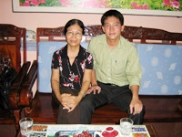 Bác sĩ Nguyễn Vũ Xuân Trường
bên cô giáo Thân.