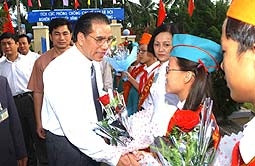 Ngày  5-9, học sinh cả nước tưng bừng bước vào năm học mới