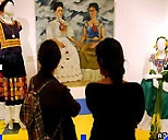 Tranh Kahlo hấp dẫn ngày càng đông đảo người xem.