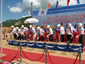 Khởi công Nhà máy luyện xỉ Titan
ở Bình Định.