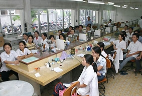 Một lớp học của kỹ thuật viên khoa
răng hàm mặt Trường ĐH Y dược TP Hồ Chí Minh.