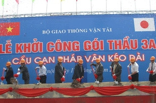 Khởi công xây dựng cầu cạn Pháp Vân kéo dài