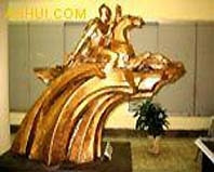 Mẫu tượng đài được chọn.