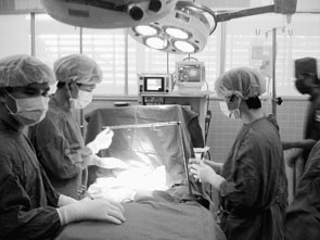 Một ca mổ lõm ngực ở Bệnh viện Chợ Rẫy.