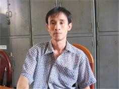 Lê Bá Tuấn tại cơ quan điều tra.
(Ảnh: Lao động)