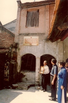 Ngôi nhà trong làng Bát Tràng, nơi in bài hát Tiến quân ca.