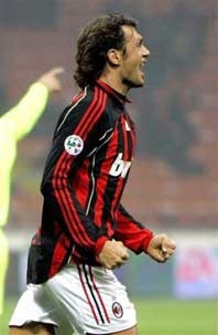 Khi Maldini phải đốt đuốc soi đường…