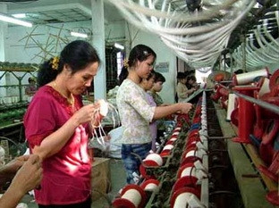 Tại một hợp tác xã sản xuất tơ tằm xuất khẩu.