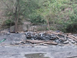 Một điểm khai thác than trái phép.