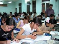 Một lớp luyện thi đại học tại <BR>Trung tâm Bồi dưỡng văn hóa và <BR>luyện thi Vĩnh Viễn, TP Hồ Chí Minh.