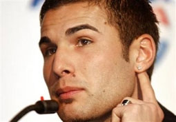 Tiền đạo Adrian Mutu (Chelsea) bị phát hiện sử dụng chất kích thích