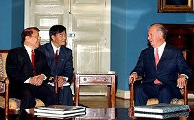 Tổng thống Chile Ricardo Lagos Escobar<br>tiếp Chủ tịch nước Trần Đức Lương.