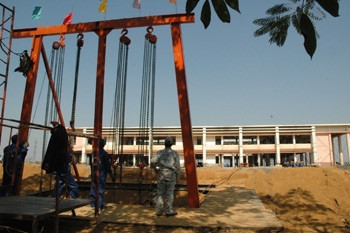 Di dời tòa nhà lớn nặng 3.000 tấn