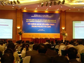 Hơn 300 đại biểu tham dự hội thảo.