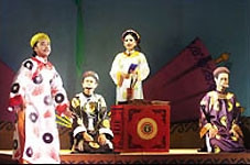 Cảnh trong vở chèo "Hồ Xuân Hương".