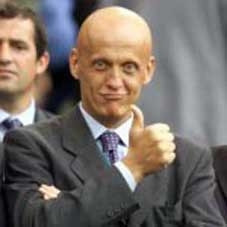 Chuyện của ông "vua sân cỏ" trọc đầu nổi tiếng thế giới