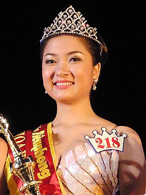 Hoa hậu Nguyễn Thị Huyền dự thi Hoa hậu Thế giới 2004