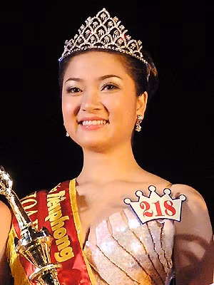 Hoa hậu Nguyễn Thị Huyền dự thi Hoa hậu Thế giới 2004