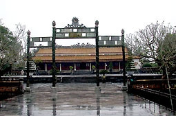 Vẻ đẹp trầm mặc của cố đô Huế.