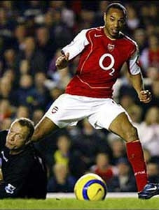 Henry "cất cánh" sau khi chuyển tới Arsenal.