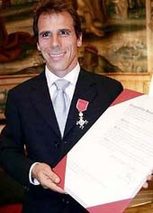 Zola được Anh trao phần thưởng danh dự