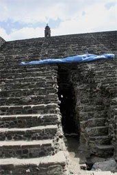 Phát hiện một kim tự tháp cổ ở trung tâm thủ đô Mexico