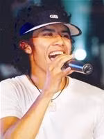 Kasim Hoàng Vũ nổi lên
từ Sao Mai - điểm hẹn 2004.