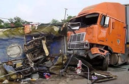 Hiện trường vụ TNGT làm 16 người chết.