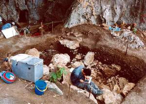 Di cốt 4.500 năm "ngồi xổm, bó gối" ở Hạ Long