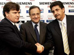 Ông Remon (bên phải).