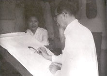 Nguyễn Phan Chánh
đang vẽ con gái, Nguyệt Tú.