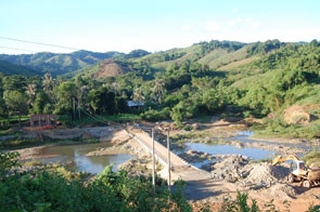 Cầu tràn ở xã Vĩnh Ô.