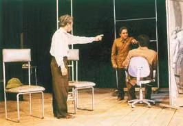 Một cảnh trong vở "Chuyện bên vỉa hè"<br>của Đoàn văn công Đồng Tháp.