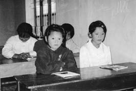 Học sinh phổ cập Trường THCS
Xín Cái (Mèo Vạc).