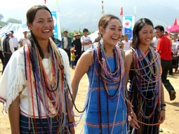 Thiếu nữ Cơ Ho trong ngày hội.