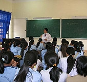 Học sinh lớp 12 Trường THPT
Nguyễn Hữu Huân, TP Hồ Chí
Minh đang được tư vấn lựa
chọn ngành học.