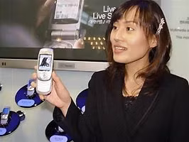 Tập đoàn SK-Telecom (Hàn Quốc), đơn vị
tham gia kinh doanh điện thoại CDMA
S-Fone tại Việt Nam, giới thiệu dịch vụ
xem t