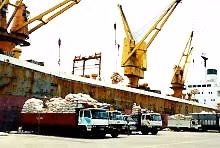 Cảng Sài Gòn - những tấn hàng tháng Năm