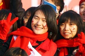 Các tình nguyện viên trong lễ kỷ niệm
Ngày Thế giới Phòng chống AIDS
hôm 30-12 tại Bắc Kinh, Trung Quốc
(Ảnh: Tân Hoa xã