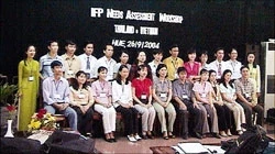 Những người được học bổng
của IFP năm 2004.