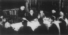 Tướng Hoàng Minh Thảo phổ biến kế hoạch<br>tác chiến xuân 1975 tại<br>Bộ Chỉ huy mặt trận Tây Nguyên.