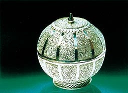Hộp tú cầu hoa đậu bạc -<br>Sản phẩm đoạt Huy chương vàng<br>của Quách Văn Hiểu.