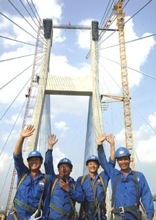 Cầu Phú Mỹ vượt sông Sài Gòn, nối Q2
và Q7 được hợp long chiều 19-5.