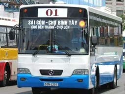 Tuyến xe buýt Sài Gòn - Bình Tây
hoạt động đến 21g30 luôn đông khách.