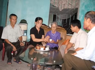 Chăm sóc người cao tuổi tại gia đình