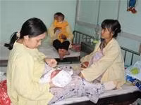 Trẻ điều trị tại
Bệnh viện Nhi trung ương.