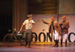 Một cảnh trong vở "Bà tỷ phú
về thăm quê" do Nhà hát kịch dàn dựng.