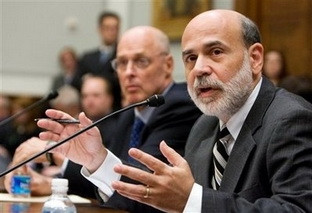 Chủ tịch FED (bên phải) và Bộ trưởng Tài chính Mỹ tại cuộc điều trần ở Thượng viện về đề xuất chi 700 tỷ USD.